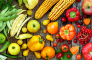 Viel frisches Bio-Gemüse und -Obst essen